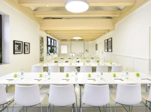 Airport Hotel by The New Yorker