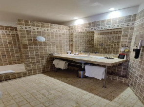 Hotel de Bourgtheroulde, Autograph Collection