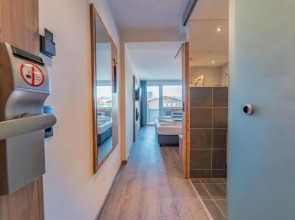 Binders Budget City Mountain Hotel