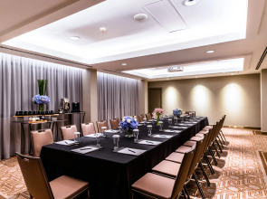 Отель Caravelle Saigon