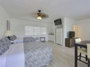 Sea Beach Plaza - Near Jungle Queen Riverboat