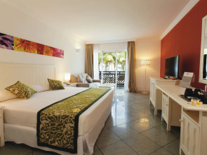 Отель Riu Turquoise