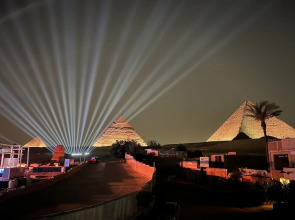 The Gate Hotel Front Pyramids & Sphinx View