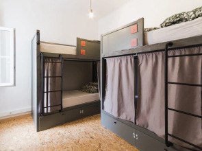 Хостел WOT Patio Social