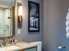 The Yorktowne Hotel, Tapestry Collection by Hilton