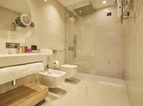 Отель IH Milano Ambasciatori