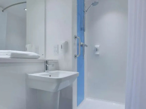 Travelodge Edinburgh Airport Ratho Station