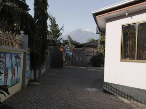 Arusha Giraffe Lodge