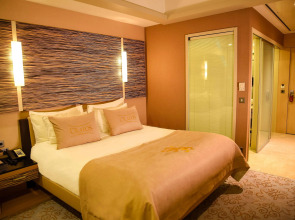 Cratos Premium Hotel & Casino