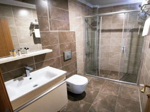 The Rise Aron Business Hotel Merter