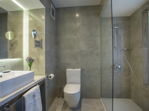 Lordos Beach Hotel & Spa