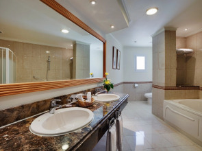 Maritim Jolie Ville Royal Peninsula Hotel & Resort