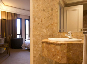 Travelodge Phuket Town