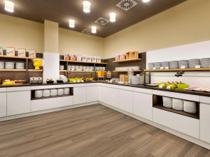 Super 8 by Wyndham Freiburg