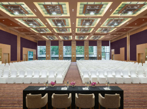 Grand Hyatt Mumbai Hotel and Serviced Apartments