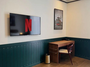 Ashley Tugu Tani Menteng