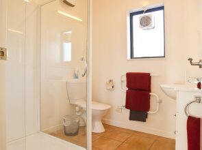 298 Westside Motor Lodge