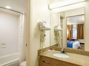 Econo Lodge Phoenix North I-17