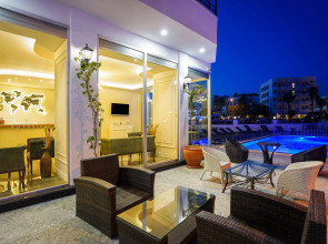 Aurasia SeaSide Hotel