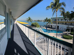 Palm Tree Club Miami Hotel