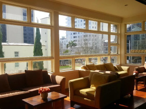 Kiwi International Hotel