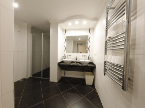 Tropical  Deluxe Suites