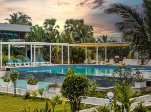 Foxoso La Beach Resort & Spa