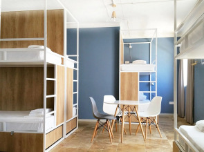 Follow the Sun Boutique Hostel - Pool, Breakfast & Sea Views