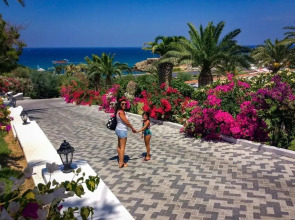 Denizkizi & Denizkizi Royal Hotel