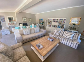 19th Hole Guest Lodge