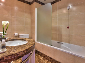 Four Views Monumental Lido