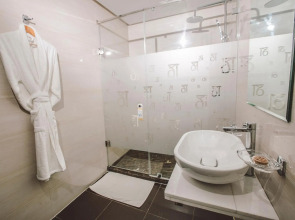 New Art's DownTown Hotel