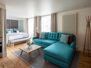 Abbey Strand Apartments, at Holyrood