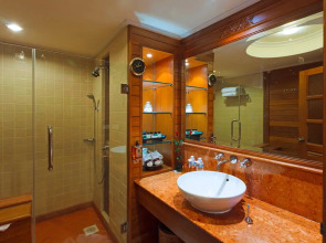 Diamond Cliff Resort & Spa, Patong Beach