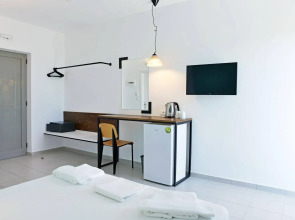 Hillside Studios & Apartments