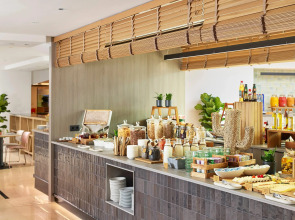 Отель INNSiDE by Melia Barcelona Apolo