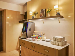 Huttons Hotel, Victoria London