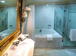 Al Raha Beach Hotel Villas