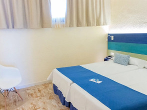 Отель HOVIMA La Pinta Beachfront Family