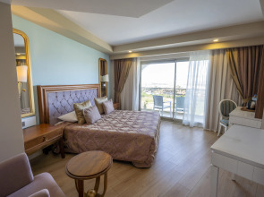 J'adore Deluxe Hotel & Spa