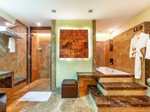 Flora Airport Hotel and Convention Centre Kochi