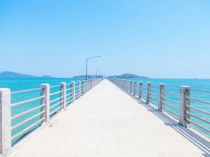 1715 House - White Rhino