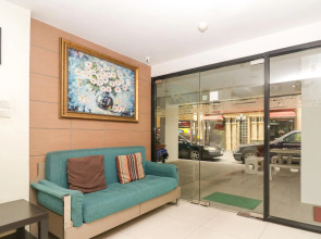 OYO 225 Premier Place Hotel