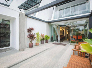 The Front Hotel and Apartment