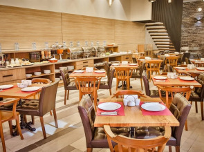 Амери Плаза