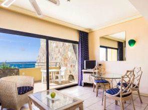 Апарт-отель BlueBay Beach Club