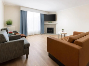 The Anza - A Calabasas Hotel