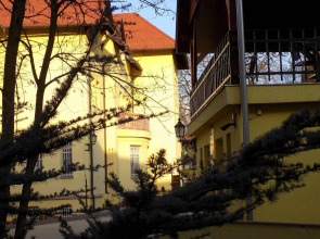 Fried Castle Hotel and Restaurant