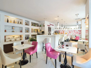 Hotel Golden Lake Resort