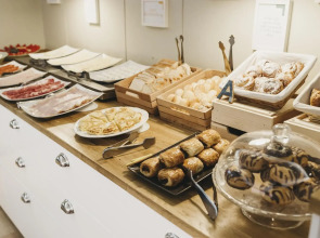 Отель Tres Torres Atiram